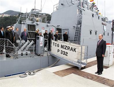 Vali Azizoğlu'ndan Askeri Gemilere Ziyaret
