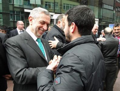 Asım Aykan Gittiği Her Yerde İlgi Görüyor