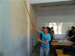 Öğretmen ve Öğrenciler Birlikte Okulu Boyadı