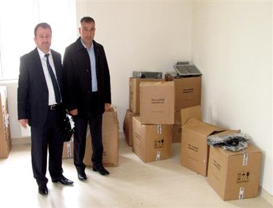 Öğrencilere 53 Adet Bilgisayar Yardımı