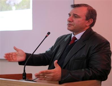 Doç. Dr. Çelik 'Güneydoğu Anadolu Neolitiği”ni Anlattı