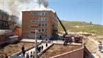 OKUL ÇATISI - Okulun Çatı Katında Çıkan Yangın Korkuttu
