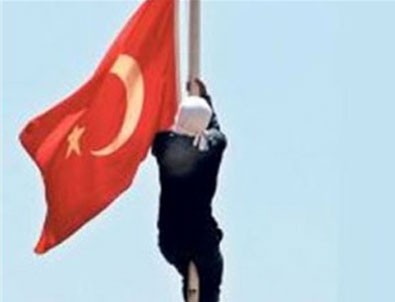 Türk bayrağını indirmenin cezası belli oldu