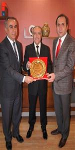 Ak Parti Mardin Milletvekili Aday Adayı Özkan'a Kızıltepeliler Derneği'nden Plaket