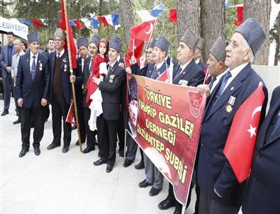 Okuduğu İstiklal Marşıyla Hem Ağladı Hem Ağlattı