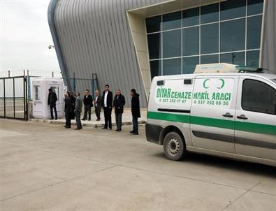 Almanya’dan Getirilen Cenaze İstanbul’da Karıştı