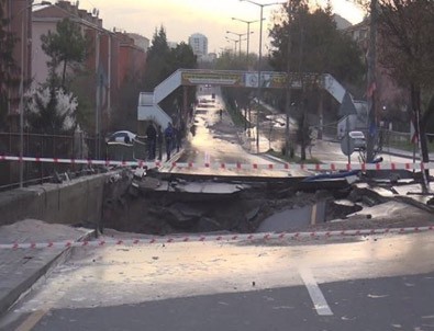 Ankara'da su borusu patladı