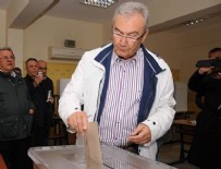 OY PUSULASI - Deniz Baykal’ın ön seçimde oyu geçersiz sayıldı