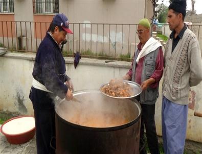 Hatay'da 10 Bin Kişilik Nevruz Pilavı