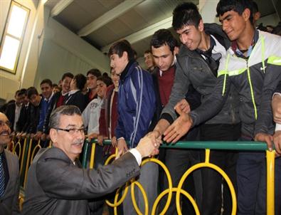 Büyükşehir'den Amatör Sporculara Malzeme Desteği