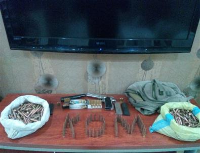 Mardin’de Bir Araçtan Cephanelik Çıktı