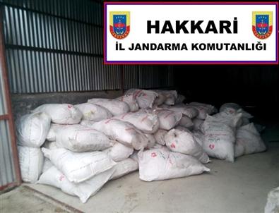 Hakkari'de 15 Ton Kaçak Çay Ele Geçirildi