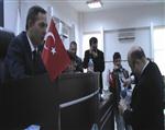 Chp'li Üye Meclis Toplantısında Çay Servisi Yaptı