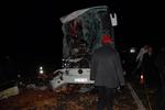 Yolcu otobüsü kamyona çarptı: 2 ölü, 13 yaralı