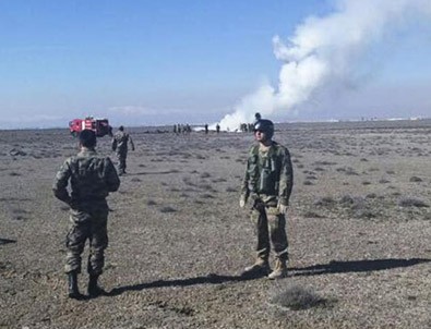 Konya'da askeri uçak düştü