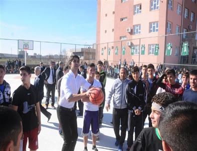 Darüşşafaka’dan Midyat'taki Sporseverlere Basketbol Sahası