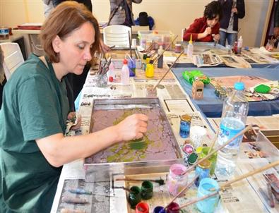 Yabancı Öğrenciler Ebru Sanatını Öğrendi