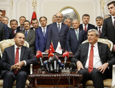 Bekir Bozdağ görevini devretti