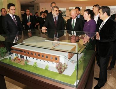 Bakan Yıldız'dan Çolakbayrakdar'a 'hayırlı Olsun'Ziyareti