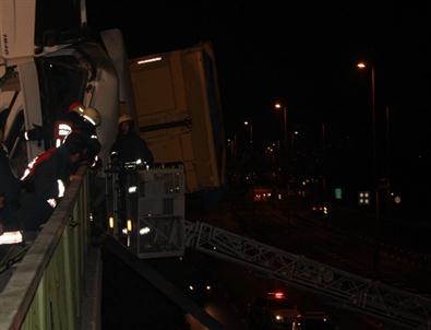E-5’de Kamyon Devrildi, Can Pazarı Yaşandı