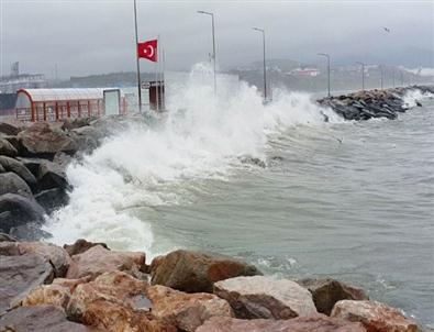 Fırtına, Bandırma’da Ulaşımı Etkiledi