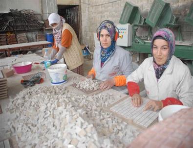 Kadınların Şekil Verdiği Mermerler Avrupa'ya İhraç Ediliyor