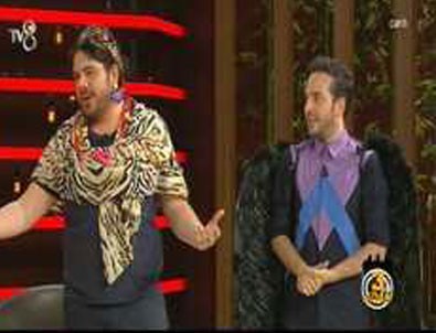 3 Adam defilesi