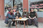 Anne ve Kızı Kahvehane İşletiyor