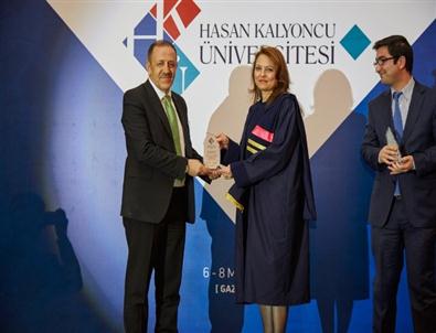Başarılı ve Girişimci Hkü Akademisyenleri Ödüllendirildi