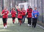 Kadınlar ‘özgecan’ İçin Futbol Oynadı