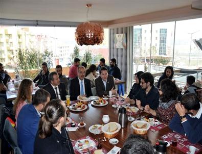 Türkyılmaz, Gençlerle Buluştu