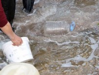 SARAYBAHÇE - Bahçeden çıkan petrol için birbiriyle yarıştılar