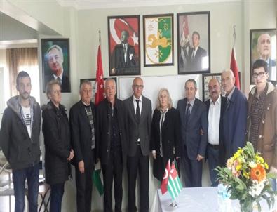 Bilgin Kafkas Derneklerini Ziyaret Etti