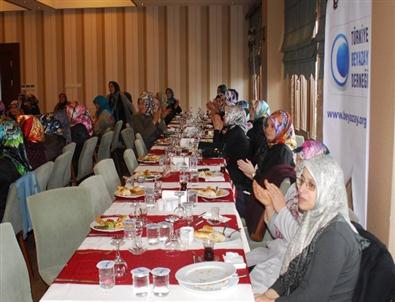 Nilay Dorsa Düzce'de Engelli Anneleriyle Buluştu