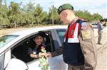 Trafik Timleri Kadın Sürücülerin Kadınlar Günü’nü Kutladı