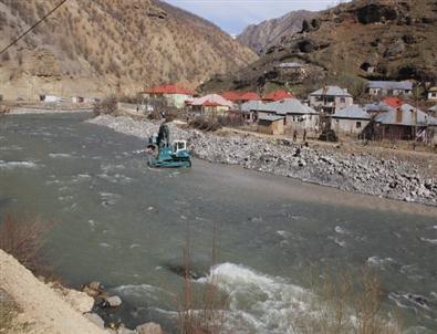 Zap Suyu Debisinin Düşmesi Yöre Halkını Endişelendirdi