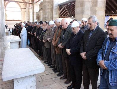 Edirne’de Şehit Savcı Kiraz İçin Gıyabi Cenaze Namazı Kılındı