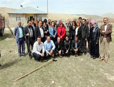 Gürpınar’da Fidan Dikimi