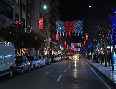 Manisa Caddeleri Türk Bayrakları İle Aydınlandı