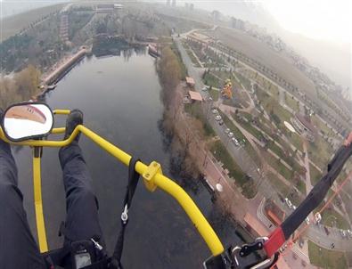 Paraşütçü Otomobile Çarptı