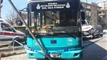 SAĞLIK GÖREVLİSİ - Kadıköy’de Ambulans Özel Halk Otobüsü İle Çarpıştı Açıklaması