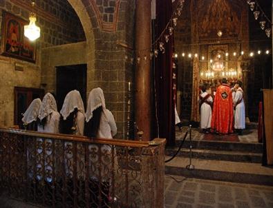 Süryaniler Paskalya Bayramını Kutladı