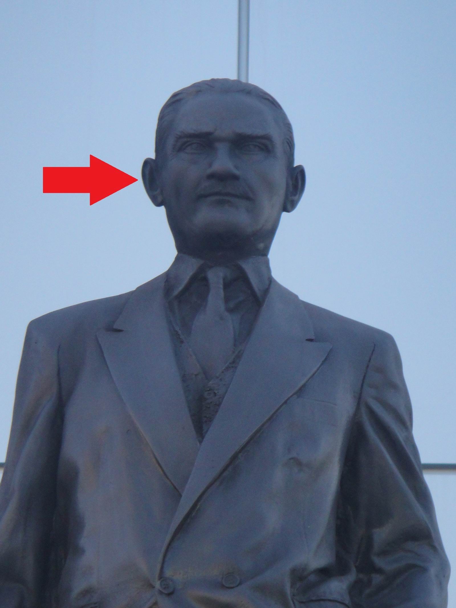 Eker'den Atatürk heykeli açıklaması