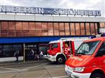 BOMBA İHBARI - Almanya'nın Schoenefeld Havalimanı'nda Bomba Alarmı