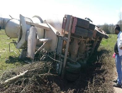 Traktör Beton Mikseri İle Çarpıştı Açıklaması