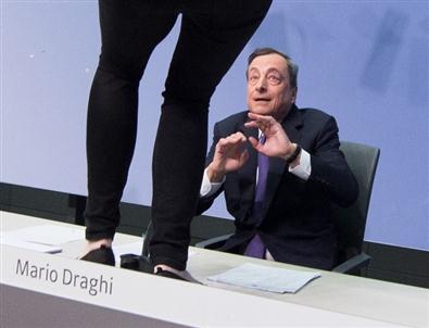 Avrupa Merkez Bankası Başkanı’na konfetili saldırı