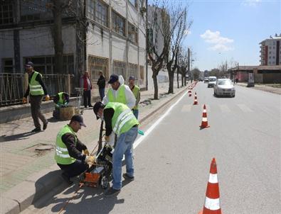 Büyükşehir Ekiplerinden Yol Çizgi Boya Çalışmaları