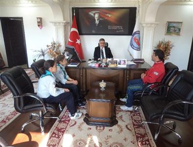 İzciler Kaymakam Pekmez’i Ziyaret Etti