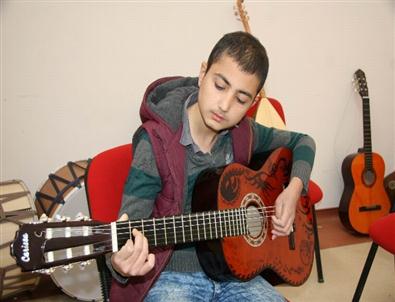 (özel Haber) Engelliler Sosyal Aktiviteyle Hayata Tutunuyor