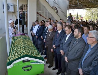 Ak Partili Öz’ün Annesi Toprağa Verildi